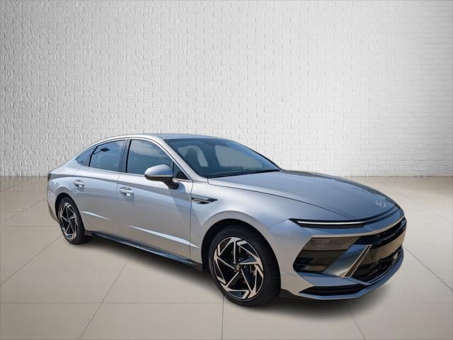 2026 Hyundai SONATA SEL Sport in Aero Silver — front three-quarter view
